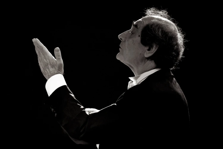 Review Emil Tabakov
