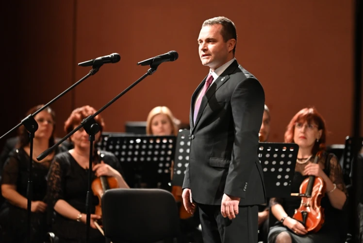 The Ruse Philharmonic Orchestra, maestro Emil Tabakov and pianist Simon Trpcheski opened the "March Music Days"